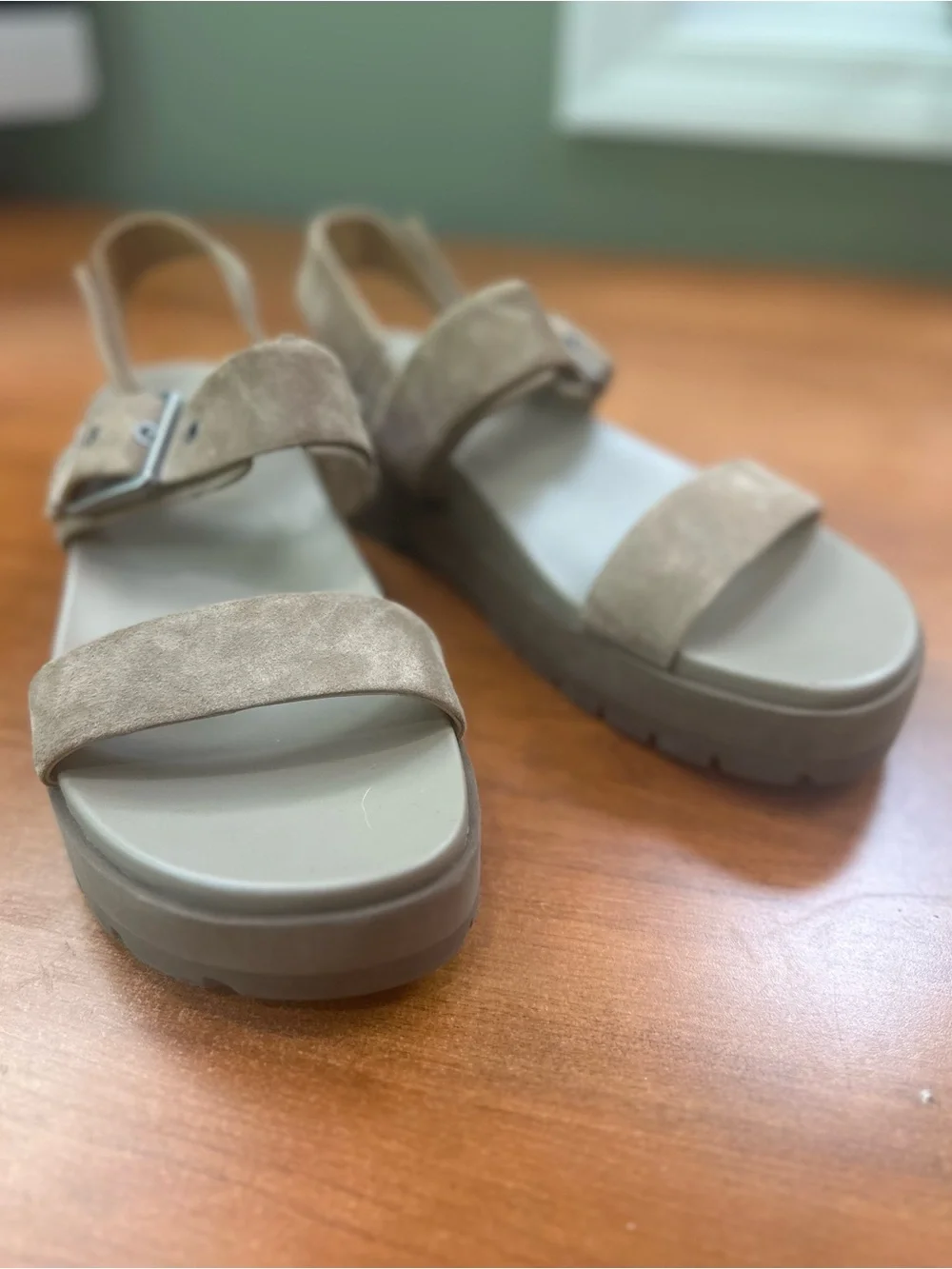 Vionic Torrance Platform Sandal Lug Comfort Cushion Taupe Suede Women’s Sz 9.5